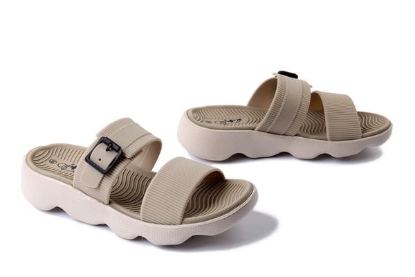 BEFADO DR ORTO 154D 201 beżowy, klapki damskie. Brązowe klapki Befado Dr Orto, bez wzorów, bez obcasa, na koturnie, bez zapięcia. Za 49.99 zł.
