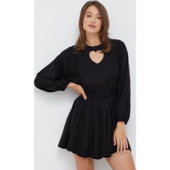 Desigual sukienka kolor czarny mini rozkloszowana. Czarne sukienki Desigual, l, bez wzorów, z tkaniny, bez kołnierzyka, bez ramiączek, mini, rozkloszowane. W wyprzedaży za 439.99 zł.