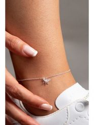 Heliophilia Srebrna bransoletka z elementem ozdobnym na kostkę rozmiar: onesize. Szare bransoletki Heliophilia, z cyrkonią, srebrne. Za 39.99 zł.