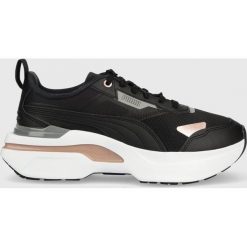 Puma sneakersy Kosmo Rider Metallic Wns kolor czarny. Czarne buty sportowe lifestyle Puma, bez wzorów, z gumy, sportowe, z okrągłym noskiem, bez zapięcia. Za 499.99 zł.