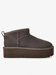 Damskie buty sportowe ikona stylu i komfortu W CLASSIC ULTRA MINI PLATFORM. Brązowe buty treningowe UGG, bez wzorów, z gumy, bez zapięcia. Za 775.10 zł.