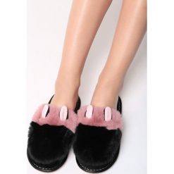 Czarne Kapcie Love Place. Kapcie marki Cropp. Za 49.99 zł.