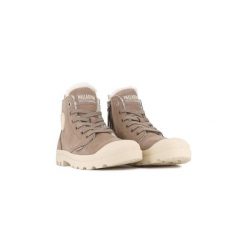 Buty sportowe Sneakersy damskie, Palladium Pampa Hi Zip WL. Brązowe buty sportowe lifestyle Palladium, bez wzorów, z nubiku, bez zapięcia, trekkingowe. Za 636.00 zł.