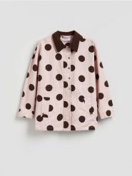 Kurtka z kontrastowym kołnierzem - różowy. Czerwone kurtki Reserved, l, bez wzorów, z bawełny, bez kaptura. Za 229.99 zł.