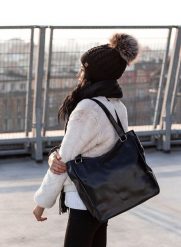 Torebka skórzana damska DAN-A T423 czarna. Czarne torebki klasyczne DAN-A, bez wzorów, ze skóry, bez dodatków. Za 399.99 zł.