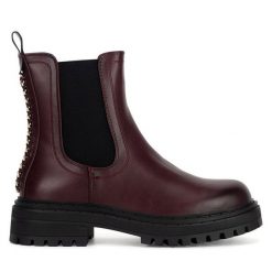 Botki JENNY. Czerwone botki Jenny, bez wzorów, bez obcasa, na płaskiej podeszwie, bez zapięcia. Za 143.99 zł.