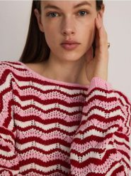 Bawełniany sweter w paski - pastelowy róż. Czerwone swetry Reserved, l, bez wzorów, z bawełny, bez ramiączek. W wyprzedaży za 59.99 zł.