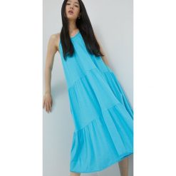 Superdry sukienka z domieszką lnu kolor turkusowy midi rozkloszowana. Niebieskie sukienki Superdry, l, bez wzorów, bez kołnierzyka, bez ramiączek, midi, rozkloszowane. W wyprzedaży za 149.99 zł.