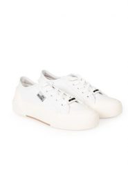 Love Moschino Trampki | JA15012G1LIA0 | Kobieta | Biały. Białe trampki Love Moschino, bez wzorów, ze skóry, eleganckie, bez zapięcia. W wyprzedaży za 499.00 zł.
