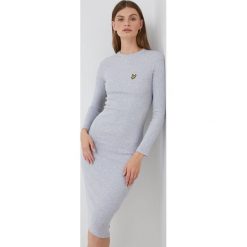 Lyle & Scott sukienka kolor szary mini dopasowana. Szare sukienki Lyle & Scott, l, z aplikacjami, z dzianiny, bez kołnierzyka, bez ramiączek, mini, dopasowane. W wyprzedaży za 264.99 zł.