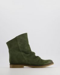 BOTKI Z MARSZCZONĄ CHOLEWKĄ 8114 SERR BIRCH. Brązowe botki Venezia, bez wzorów, ze skóry, bez obcasa, bez zapięcia. Za 549.00 zł.