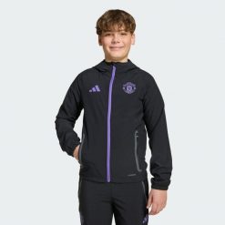 Bluza Manchester United Tiro 25 Competition Vis Tech Travel. Czarne bluzy adidas, bez wzorów, z dresówki, sportowe, bez ramiączek, bez kaptura. Za 349.00 zł.