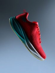 4F Buty do biegania FLASH SPEED damskie - koralowe 36. Pomarańczowe buty do biegania 4f, bez wzorów, bez zapięcia, do biegania. Za 429.99 zł.