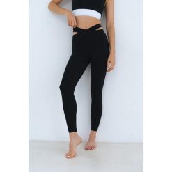 Legginsy do jogi Moonholi Belly Button z długimi nogawkami. Czarne bielizna termoaktywna damska MOONHOLI, bez wzorów, długie. Za 259.00 zł.