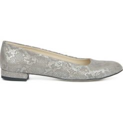 Gładkie balerinki na niskim obcasie - skóra naturalna - model 050 - kolor szary wąż. Szare baleriny Zapato, bez wzorów, z nubiku, biznesowe, ze szpiczastym noskiem, bez obcasa, na koturnie, bez zapięcia. Za 319.00 zł.