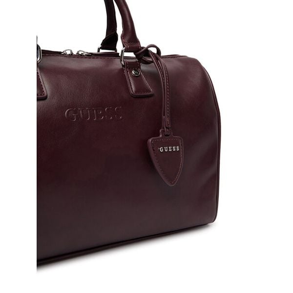 Torebka Guess. Fioletowe torebki klasyczne Guess, z aplikacjami, bez dodatków. Za 434.99 zł.