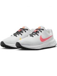 Nike Buty "Revolution 6" w kolorze białym do biegania rozmiar: 38,5. Białe buty do biegania Nike, bez wzorów, bez zapięcia, do biegania. Za 122.09 zł.