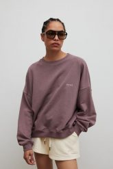 Bluza damska o kroju regular fit w kolorze FOGGY DAY - PHENIX-UNI. Fioletowe bluzy Marsala, uniwersalny, bez wzorów, z bawełny, bez ramiączek, bez kaptura. Za 279.90 zł.