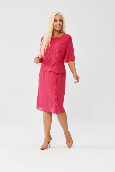 Amarantowa sukienka Estelle - zwiewna szyfonowa kreacja PLUS SIZE XXL OVERSIZE JESIEŃ. Czerwone sukienki Moda Size Plus Iwanek, na imprezę, l, bez wzorów, z elastanu, eleganckie, z asymetrycznym kołnierzem, plus size, bez ramiączek, midi, asymetryczne. Za 379.90 zł.