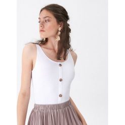 Top z guzikami - Biały. Topy House. W wyprzedaży za 39.99 zł.