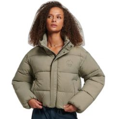 Damska krótka kurtka Superdry Cocoon. Zielone kurtki Superdry, na zimę, xl, bez wzorów, z materiału, casualowe, bez kaptura. Za 385.45 zł.