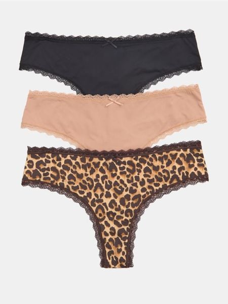 Stringi z koronką 3 pack - wielobarwny. Stringi Sinsay, bez wzorów, z koronki. Za 25.99 zł.