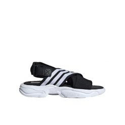 Sandały Kobieta Adidas Magmur czarny. Czarne sandały adidas, bez wzorów, sportowe, bez obcasa, bez zapięcia. Za 220.30 zł.