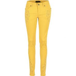 Biustonosz (3 szt.) bonprix biel wełny z nadrukiem + biel wełny + jasnokoralowy. Białe biustonosze bonprix, bez wzorów, z koronki. Za 98.97 zł.