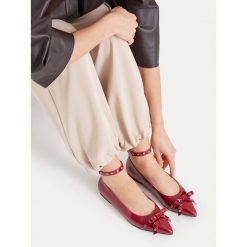 Baleriny MEXX. Czerwone baleriny Mexx, bez wzorów, bez obcasa, bez zapięcia. Za 299.99 zł.