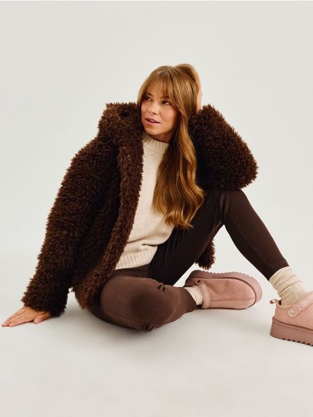 Kurtka teddy z kapturem z uszkami - brązowy. Brązowe kurtki Sinsay, l, bez wzorów, z kapturem. Za 119.99 zł.