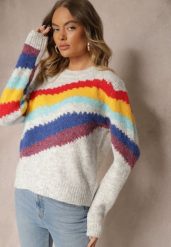 Jasnoszary Sweter Ozdobiony Ukośnymi Paskami Zenstina. Szare swetry Renee, bez wzorów, z jeansu, casualowe, bez ramiączek. W wyprzedaży za 119.99 zł.