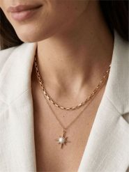 Heliophilia Pozłacany naszyjnik z zawieszką - dł. 45 cm rozmiar: onesize. Żółte naszyjniki Heliophilia, z materiału, pozłacane. Za 38.00 zł.