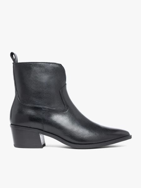 Czarne skórzane botki kowbojki. Czarne botki Brawo sp. z o.o., bez wzorów, ze skóry, eleganckie, bez obcasa, na obcasie, bez zapięcia. Za 579.99 zł.