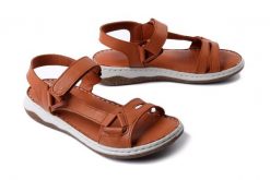 ARTIKER RELAKS 54C0602 brązowy, sandały damskie. Brązowe sandały Artiker Relaks, bez wzorów, bez obcasa, na płaskiej podeszwie, bez zapięcia. Za 153.93 zł.