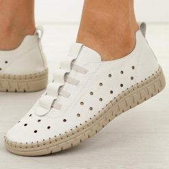 Białe skórzane półbuty damskie Filippo Dp7619/26. Białe półbuty wsuwane Filippo, na lato, bez wzorów, z jeansu, biznesowe, z okrągłym noskiem, bez obcasa, na płaskiej podeszwie. W wyprzedaży za 197.10 zł.