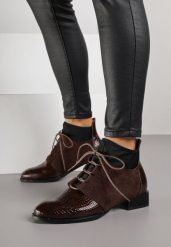 Brązowe Botki Typu Trzewiki z Lakierowanymi Wstawkami z Tłoczeniem Krokodyla Zetilla. Brązowe botki Born2be, bez wzorów, z jeansu, eleganckie, bez obcasa, na płaskiej podeszwie, bez zapięcia. Za 119.99 zł.