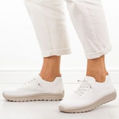 Białe sportowe buty damskie News 231. Białe buty sportowe lifestyle NEWS, na lato, bez wzorów, z dresówki, casualowe, bez zapięcia. Za 129.00 zł.