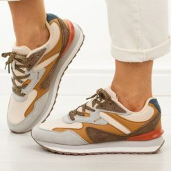 Brązowe sneakersy damskie McArthur Ma253w. Brązowe buty sportowe lifestyle McArthur, na jesień, bez wzorów, z dresówki, casualowe, z okrągłym noskiem, bez zapięcia. Za 249.00 zł.