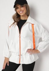 Biała Kurtka Jednorzędowa z Bawełną Kapturem i Wstążką Zakończona Ściągaczem Martinis. Białe kurtki Born2be, l, z aplikacjami, z bawełny, eleganckie. Za 64.99 zł.