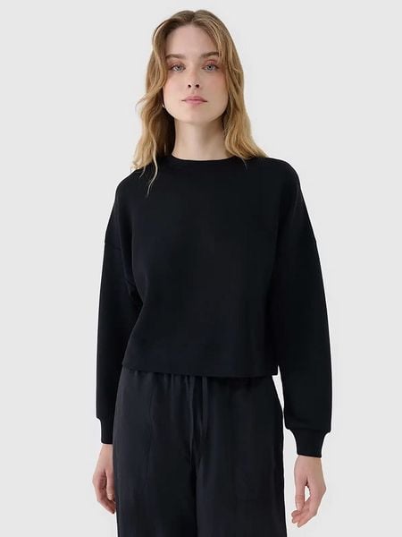 4F Bluza w kolorze czarnym rozmiar: L. Czarne bluzy 4f, l, bez wzorów, bez kaptura. Za 83.22 zł.