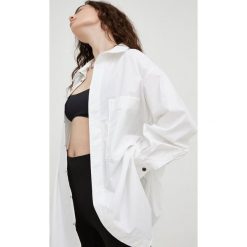 G-Star Raw koszula bawełniana damska kolor biały relaxed z kołnierzykiem klasycznym. Białe koszule G-Star Raw, l, bez wzorów, z bawełny, klasyczne, bez kołnierzyka, bez ramiączek. W wyprzedaży za 399.99 zł.