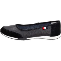 Czarne baleriny damskie FILIPPO DP142/21 SKÓRA. Czarne baleriny Filippo, bez wzorów, ze skóry, bez obcasa, na obcasie, bez zapięcia. W wyprzedaży za 85.00 zł.
