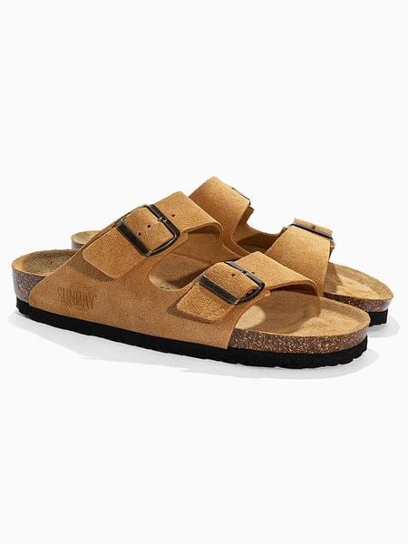 Sunbay Skórzane klapki "Trefle" w kolorze jasnobrązowym rozmiar: 40. Brązowe klapki Sunbay, bez wzorów, ze skóry, klasyczne, z otwartym noskiem, bez obcasa, bez zapięcia. Za 158.47 zł.