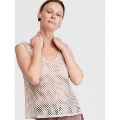 Ażurowa bluzka - Beżowy. Brązowe bluzki Reserved, l, w ażurowe wzory, bez kołnierzyka, bez ramiączek. W wyprzedaży za 14.99 zł.