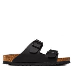Klapki Birkenstock. Czarne klapki Birkenstock, bez wzorów, bez obcasa, bez zapięcia. Za 449.99 zł.