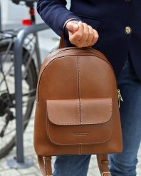 Elegancki plecak damski skórzany premium MARCO MAZZINI brązowy. Brązowe plecaki bez wzorów, bez dodatków. Za 910.99 zł.