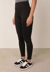 Czarne Elastyczne Legginsy z Wysokim Stanem Felizia. Czarne legginsy Born2be, bez wzorów, z jeansu, casualowe, krótkie. Za 79.99 zł.