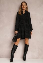 Czarna Sukienka Koszulowa z Wiązanym Paskiem i Ażurowymi Taśmami Deme. Czarne sukienki Renee, l, w ażurowe wzory, z materiału, boho, bez kołnierzyka, bez ramiączek, mini, koszulowe. W wyprzedaży za 203.99 zł.