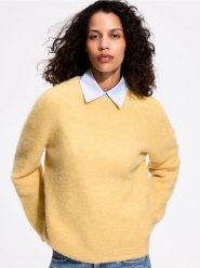 Sweter z wełną alpaki - żółty. Żółte swetry Reserved, l, bez wzorów, z dzianiny, bez ramiączek. Za 219.99 zł.