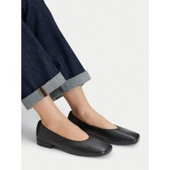 Baleriny GINO ROSSI. Czarne baleriny Gino Rossi, bez wzorów, bez obcasa, bez zapięcia. Za 299.99 zł.